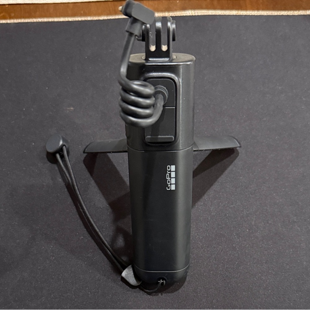GoPro Volta- Camera Battery Grip / Tripod / Remote - Picture 2 of 6